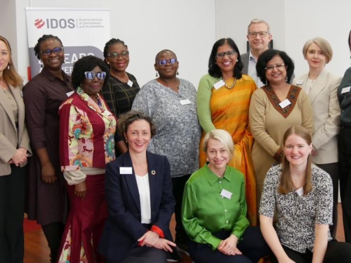 Gruppenbild in einem Raum