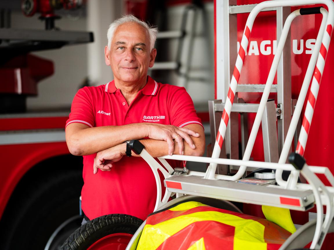 Unternehmer und Feuerwehrmann Alexander Ernst beim Training mit dem ukrainischen Katastrophenschutz