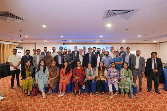 Gruppenbild der Vertreter:innen der Sindh Building Control Authority (SBCA) und des Buildings Energy Research Centre.