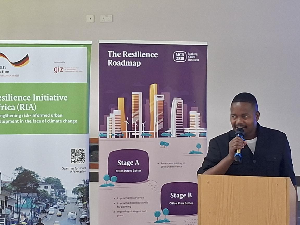 Mayor Alex Peter Banda delivering his welcoming remarks during the workshop.