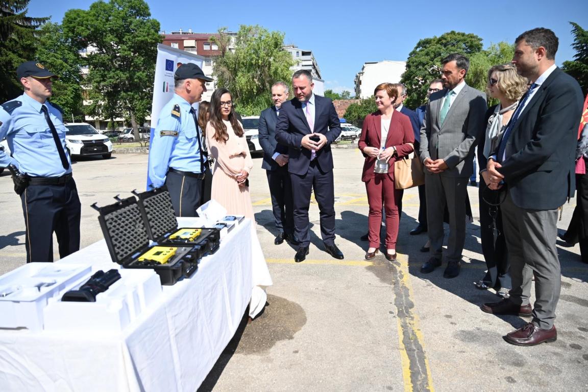 Handover of equipment
