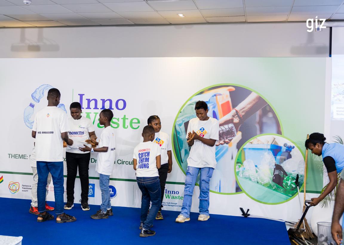 The “InnoWaste: Empowering Youth through Innovative Plastic Waste Management Solutions” project, an innovative plastic waste management initiative implemented by GIZ and jointly funded through develoPPP on behalf of the German Federal Ministry for Economic Cooperation and Development (BMZ) in partnership with Zoomlion Ghana Limited and Blue Skies Products Ghana, seeks to turn plastic waste into a driver of jobs, income generation, and environmental sustainability, particularly for women and young people.  T