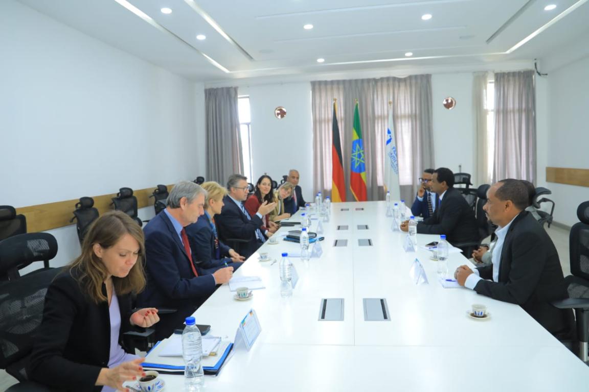 The State Secretary speaking at a roundtable
