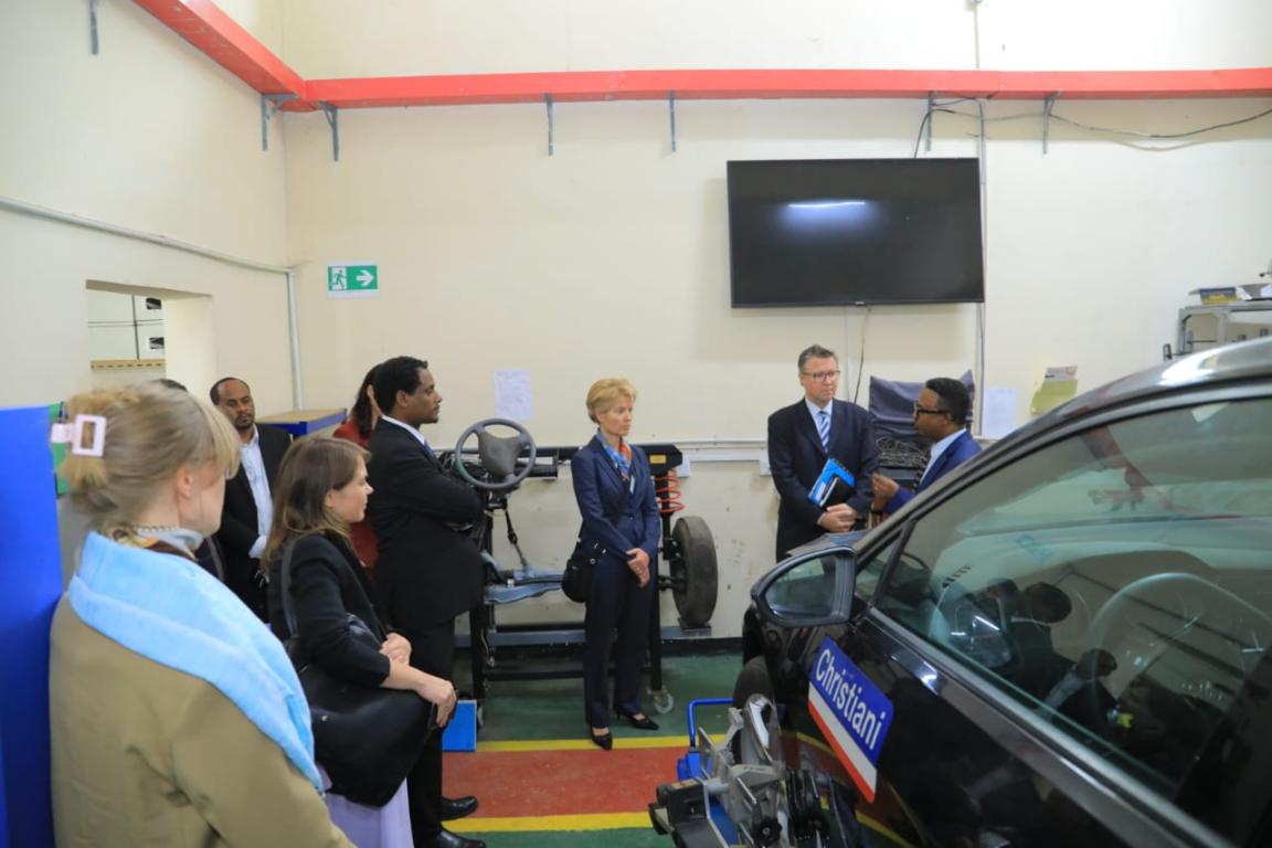 The delegation visiting a site of the Federal TVT Institute