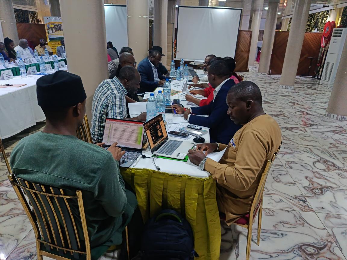 LA REACTIVATION DES CADRES DE CONCERTATION POUR LE DESENCLAVEMENT DES ZONES DE PRODUCTION AGRICOLE ENCLENCHEE POUR LA REGION DU CENTRE