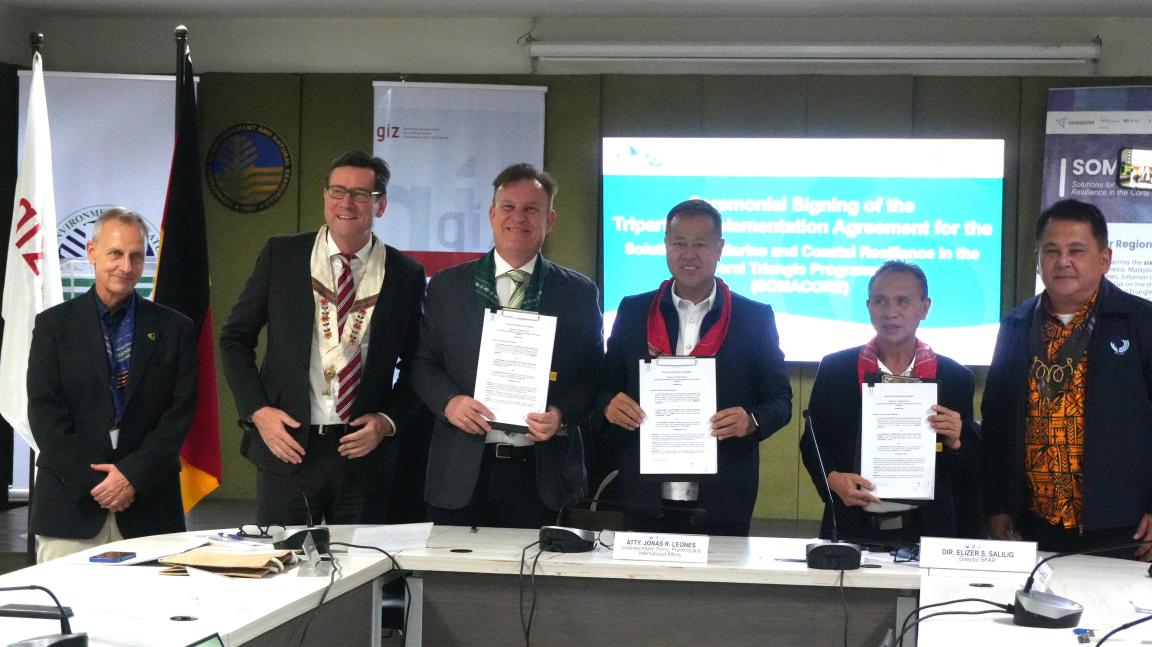 Signatories group shot 