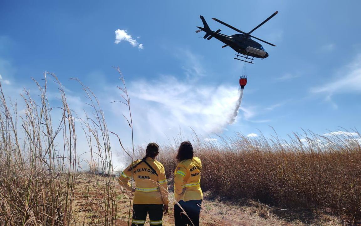 Combate a incêndios florestais