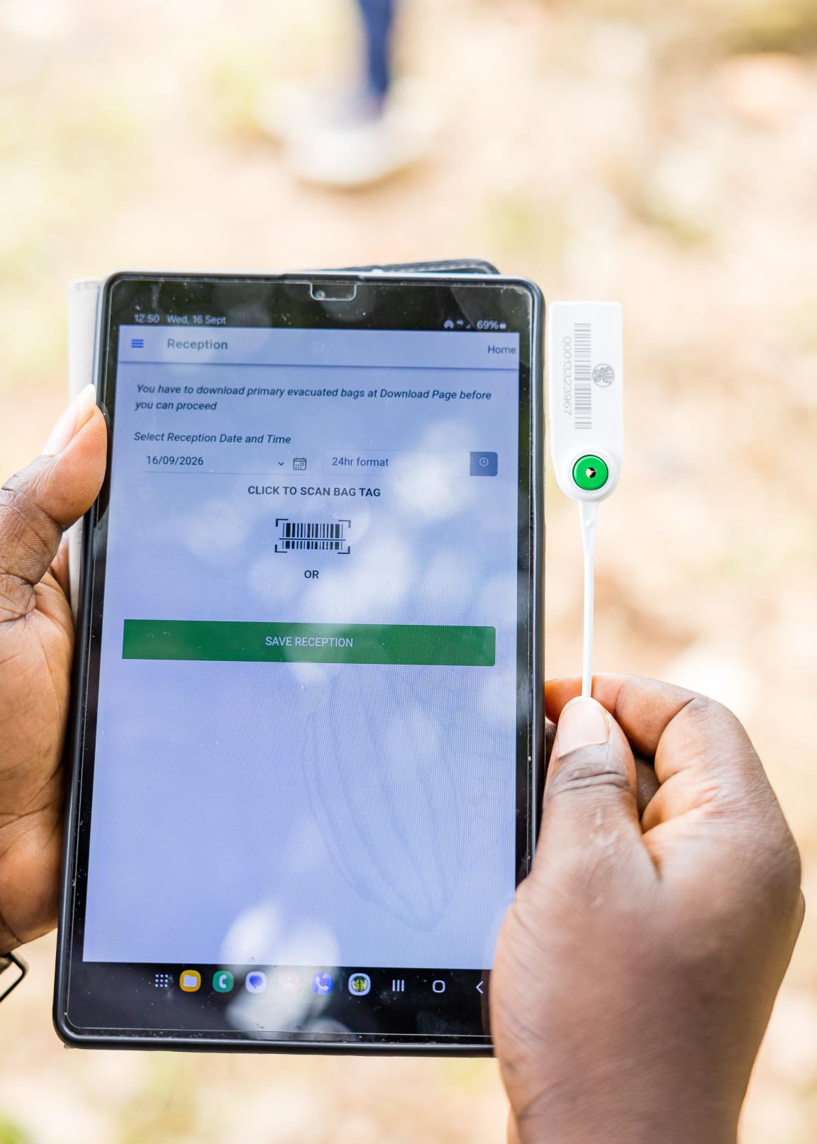 Smartphone displaying Cocoa traceability process
