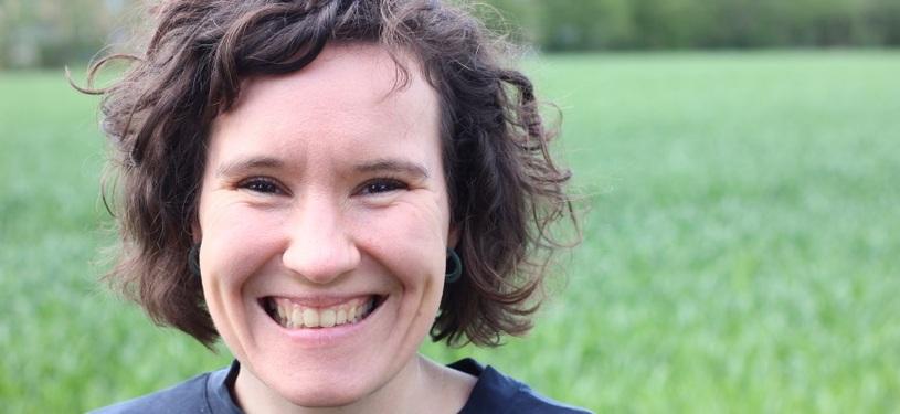 Portrait von Janina Fischer, Diversitätsbeauftragte der GIZ.