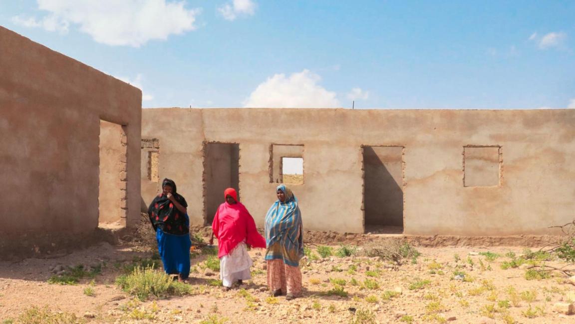 Drei Milchhändlerinnen auf dem Feld