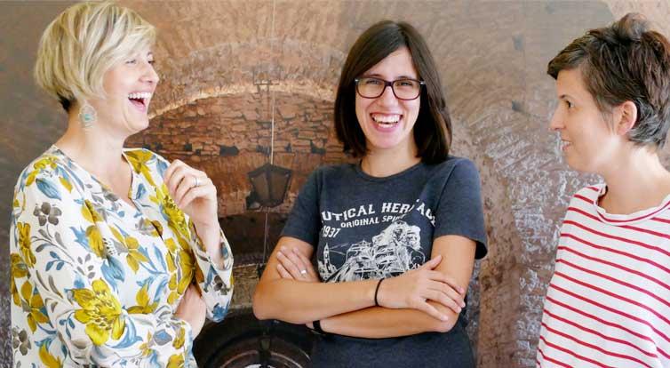 Kulturerbe erhalten, Wissen vermitteln und Jobperspektiven schaffen, davon ist das Team von GIZ und CHWB, Arianna Briganti (von links), Ana Pekmezi und Lejla Hadžić überzeugt.