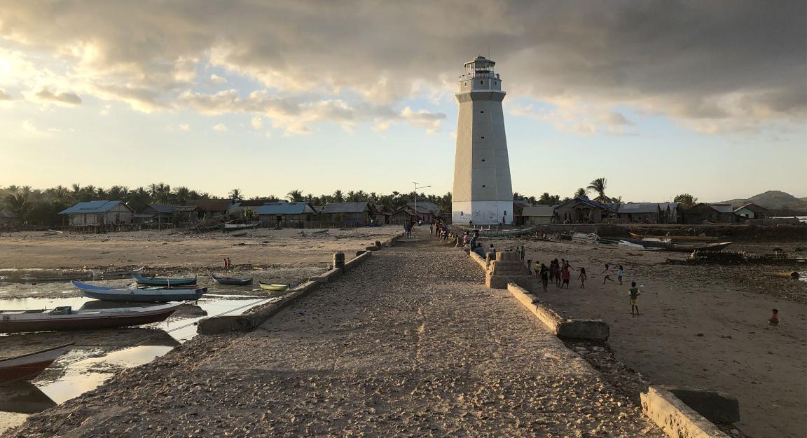 Sulamu ist ein typisches Dorf auf dem indonesischen Archipel. Die Einwohnerinnen und Einwohner leben von Landwirtschaft und vom Meer.