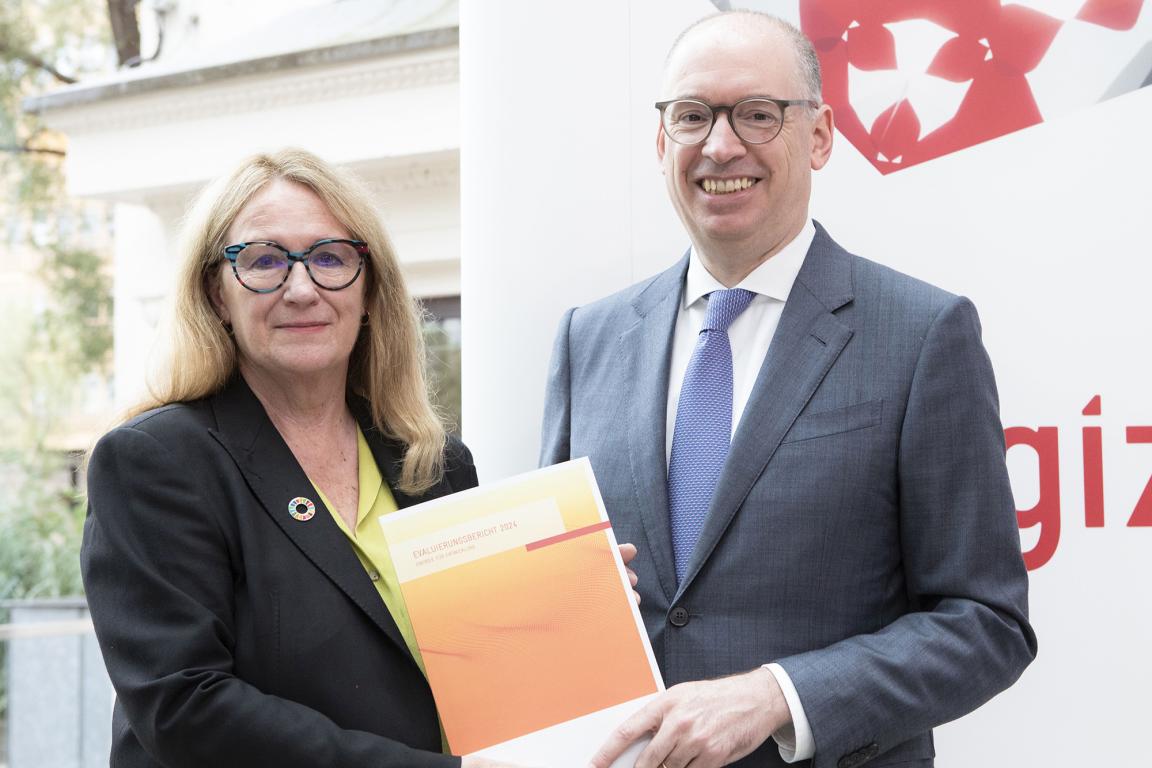 Two persons present a report. 