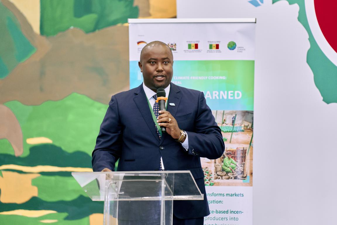 Alex Wachira, Staatssekretär in Kenias Energie-Ministerium, hält eine Rede beim Africa Climate Summit 2025.
