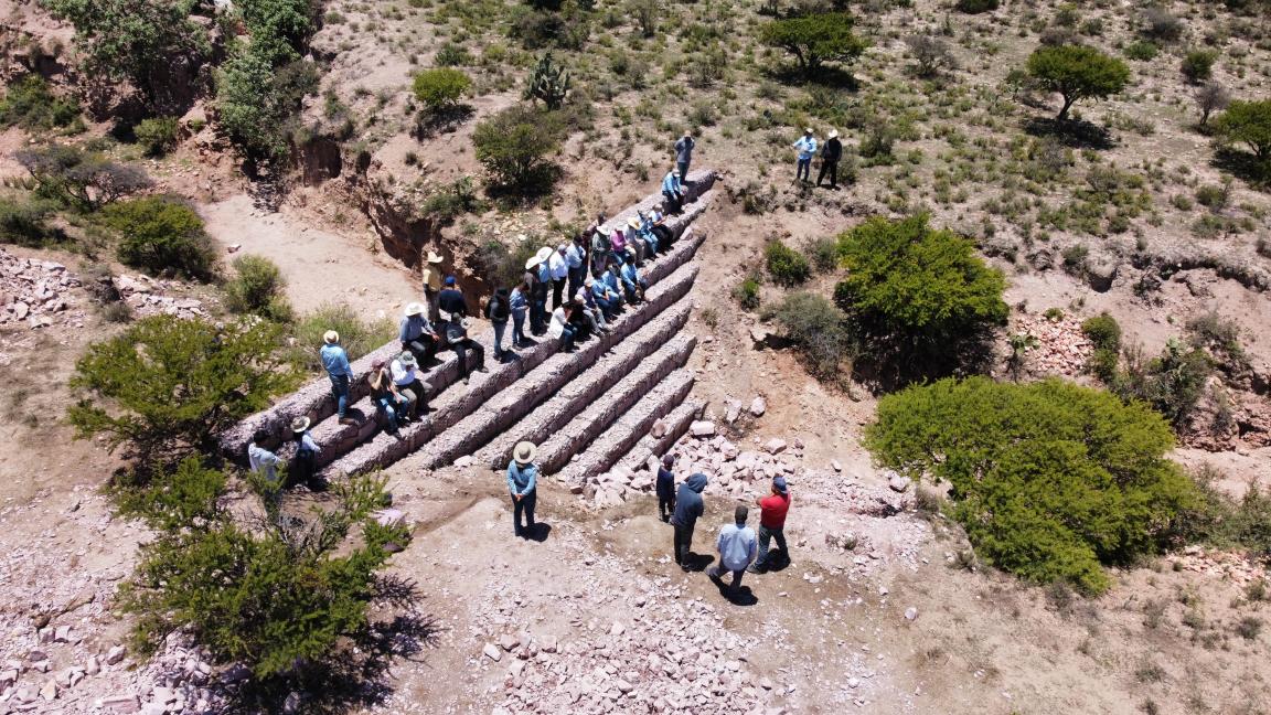 Bau von Gabionen zum Auffangen von Wasser in Mexiko