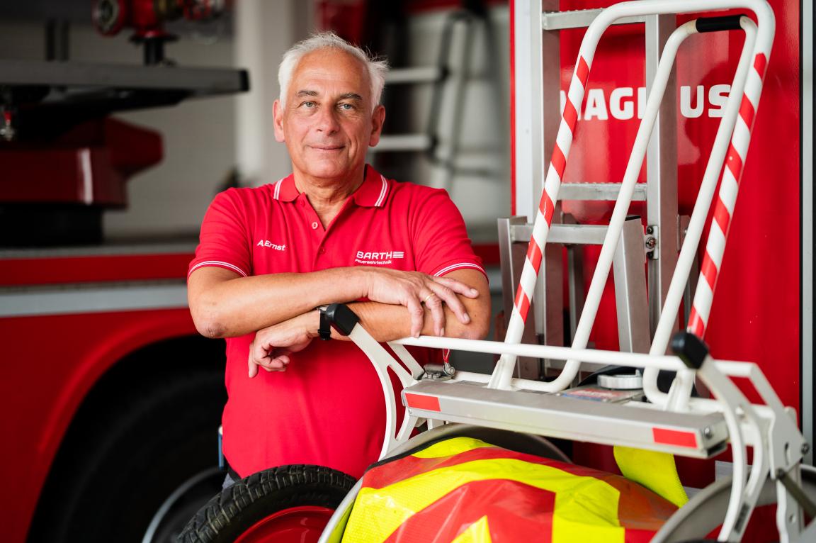 Unternehmer und Feuerwehrmann Alexander Ernst beim Training mit dem ukrainischen Katastrophenschutz