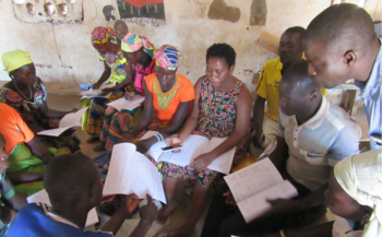 Bauern werden durch den Farmer Business School (FBS) Ansatz fortgebildet...