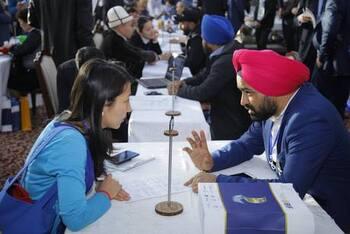 Investment forum in Bishkek in December 2016: Kyrgyz companies present their best business ideas to potential investors.  © GIZ