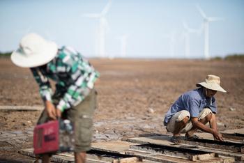 Viet Nam. Constructing a wind turbine. © GIZ