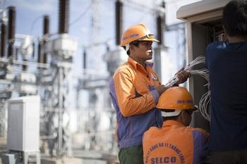 Elektronische Arbeiten an einem Windpark in Vietnam, @ GIZ