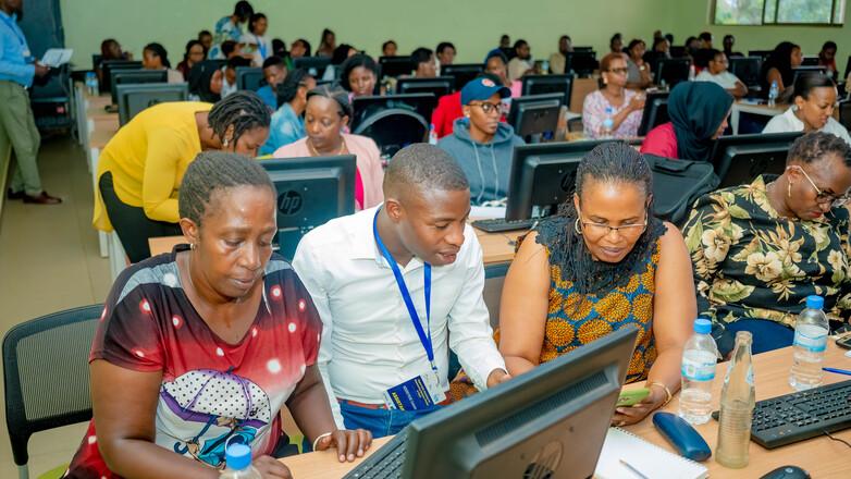 Group training for women on digital marketing