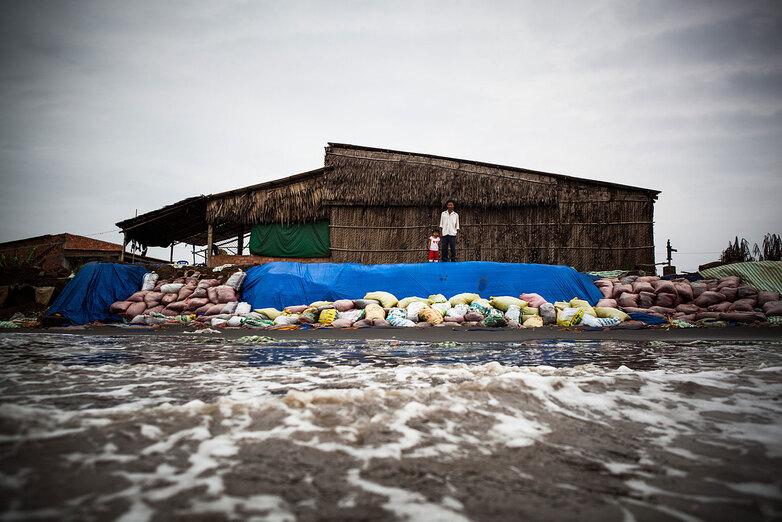 Transboundary water management with the Mekong River Commission. Beach near Duyen Hai in Viet Nam. © GIZ