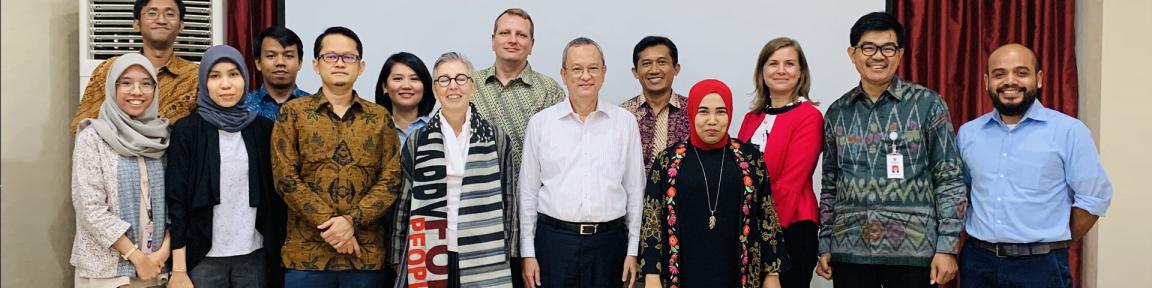 :  Eine Fachgruppe aus dem Vorhaben zusammen mit dem Stellvertretenden Minister für für Entwicklungsplanung (BAPPENAS).
