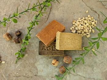 Traditionally produced bars of soap bars by the AGLC. ©GIZ/Lea Belitz