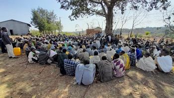 Gemeinschaftstreffen in Emashenkoro