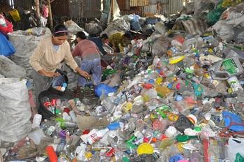 Plastic recycling in Iloilo-City (Philippines)