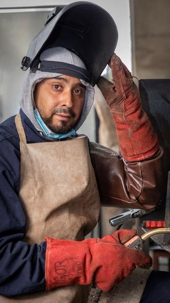 Igor Živanović is a young Roma returnee from Germany who entered an InR vocational skills training and was employed directly after completing the training (Foto credit: GIZ/ Vojislav Gelevski).