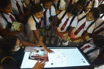 gizimage_mobile_museum_srilanka_01