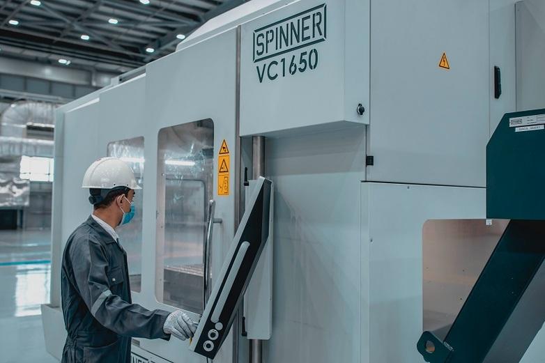 Training on one of the machines in the EGT Academy