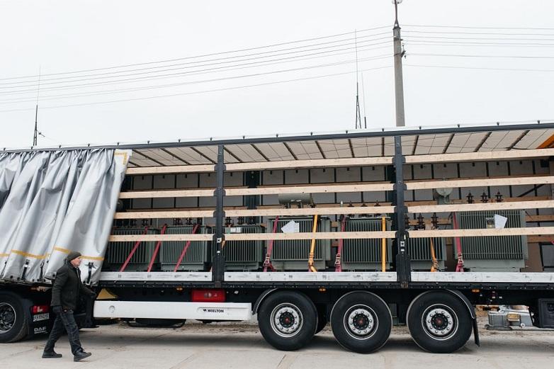 Side view of a lorry containing several generators.