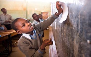 mw-schuelerin-an-tafel_rdax_350x222_GIZ