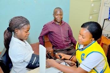 A nurse examines a patient at a GIZ supported facility