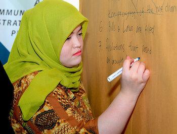 Image Participants discussing the AIPA Master Communication Plan: Participants exchanging ideas at a workshop on the new AIPA Master Communication Plan. Image: GIZ