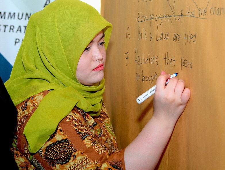 Im Rahmen des Workshops zum neuen AIPA Master Communication Plan tauschen die Teilnehmenden ihre Ideen aus © GIZ