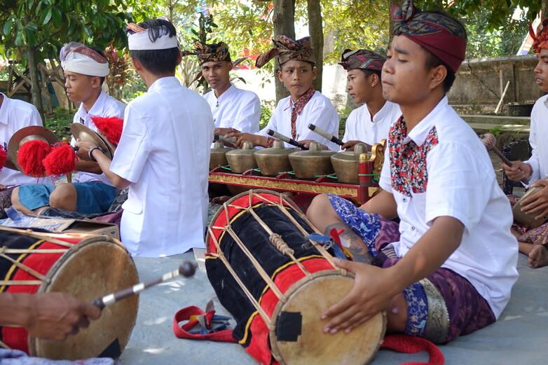 Green Tourism Village: Mit den Green Tourism Villages unterstützt das Vorhaben die Einbin-dung der Zivilgesellschaft auf der Insel Lombok in die örtlichen Tourismusaktivitäten. Gleichzeitig ermöglicht es Reiseveranstaltern, der zunehmenden Nachfrage nach