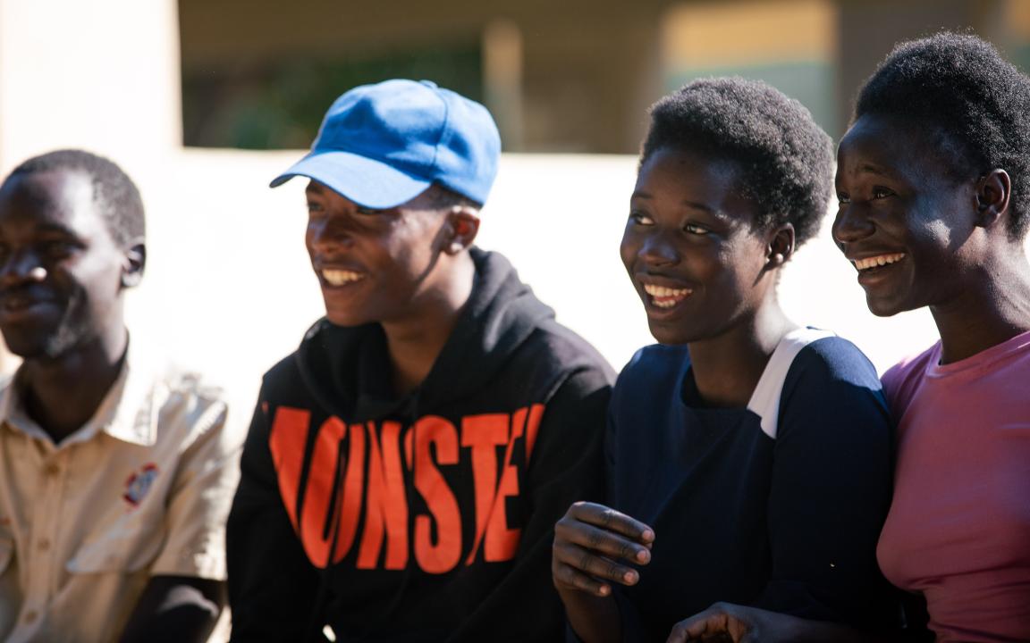 Vier Jugendliche in Sambia.