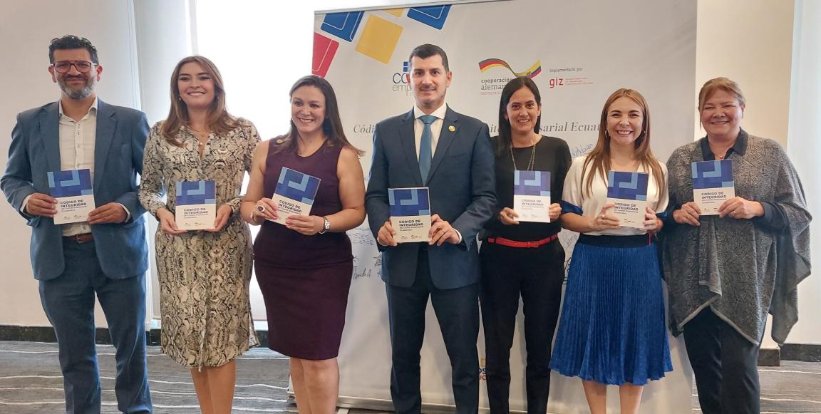 Fotografía de grupo de los once participantes en el proyecto