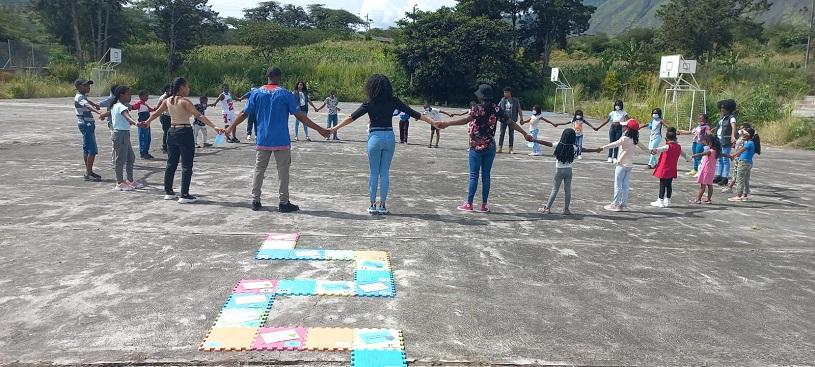 Young people and children participate in the methodology Strong together. Stopping violence in it‘s tracks.  