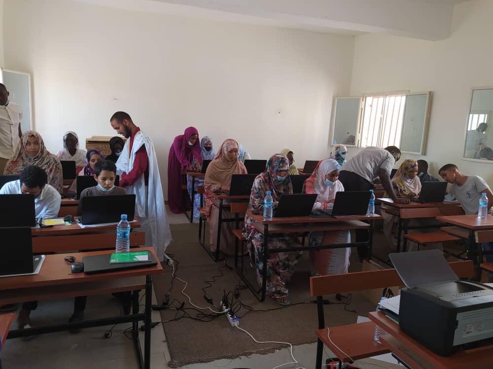 Schoolchildren from a mining town attending a computer course organised by GIZ.