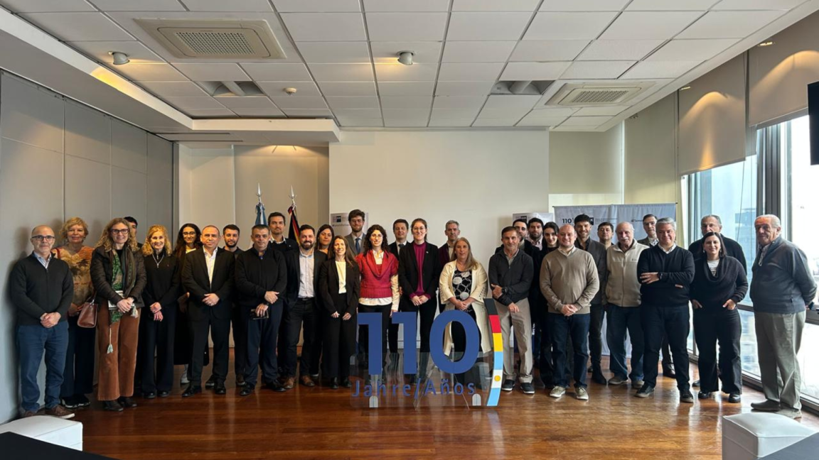 Gruppenfoto eines argentinisch-deutschen Treffens zum Thema Energie im August 2026.