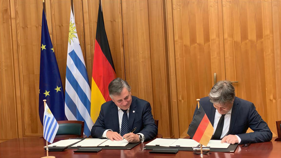 Politicians sign the memorandum of understanding to establish the energy partnership.