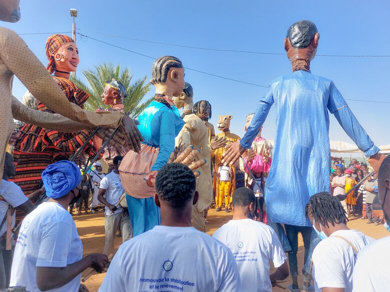 Auftritt der vom PROJES ausgebildeten Marionettenspieler beim Festival Ségou'Art 2022