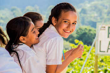 Honduras. Schülerinnen eines Schulnetzwerks. © GIZ  