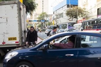 Verkehrsaufkommen im Zentrum von Miraflores, Lima. © GIZ