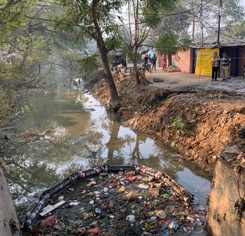 Plastik im Fluss in Kanpur
