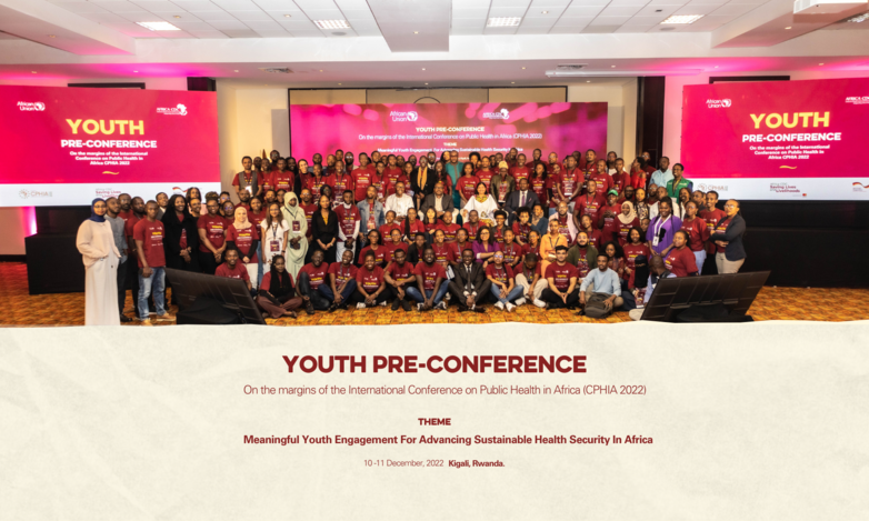 Junge Menschen stehen bei einer Vorkonferenz zusammen. ©Mirror Multimedia Communications